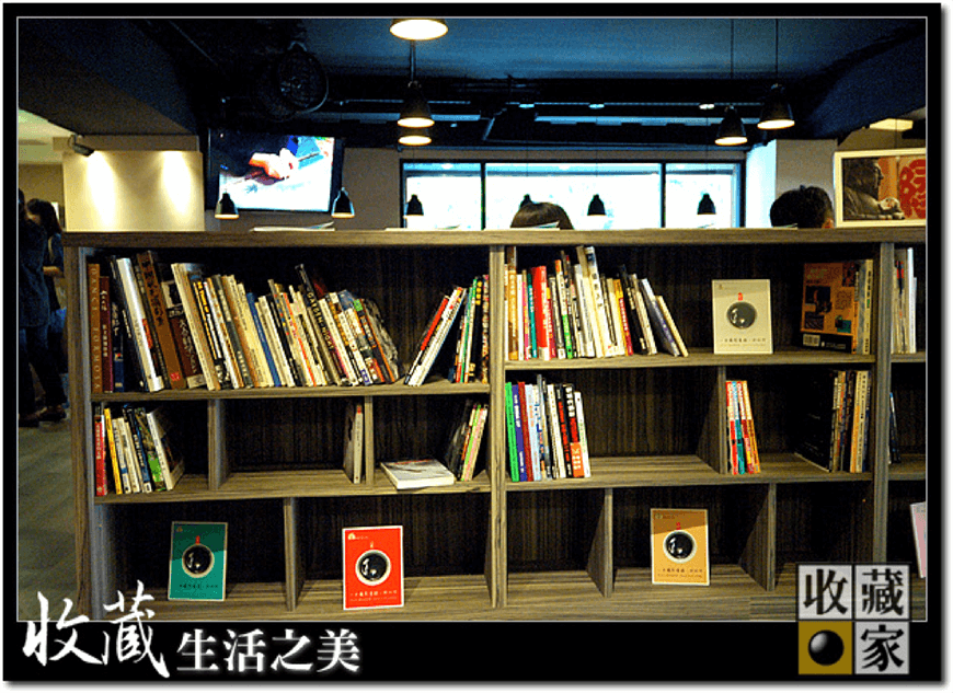 486 cafe 還有很多攝影有關的書籍,來這除了享受美食之外,還能輕鬆的閱讀許多攝影相關資訊喔