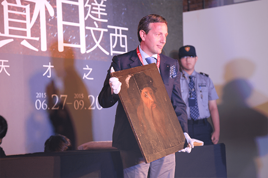 潮濕是畫作、歷史文物與收藏品的最大無形殺手！而【真相．達文西】展覽會場「華山藝文特區」本身更缺乏防潮除濕設備。為了解決這道難題，策展單位便委託『全球防潮科技第一品牌』的收藏家，負責策劃展覽空間之除濕防潮、控溫、控濕的重擔，解決會場濕度過高的難題