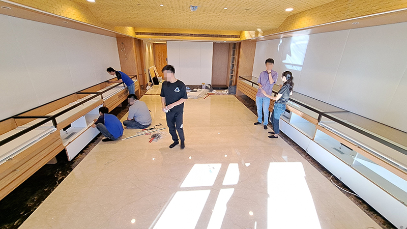 企業家客製防潮展示櫃，保護私人收藏品