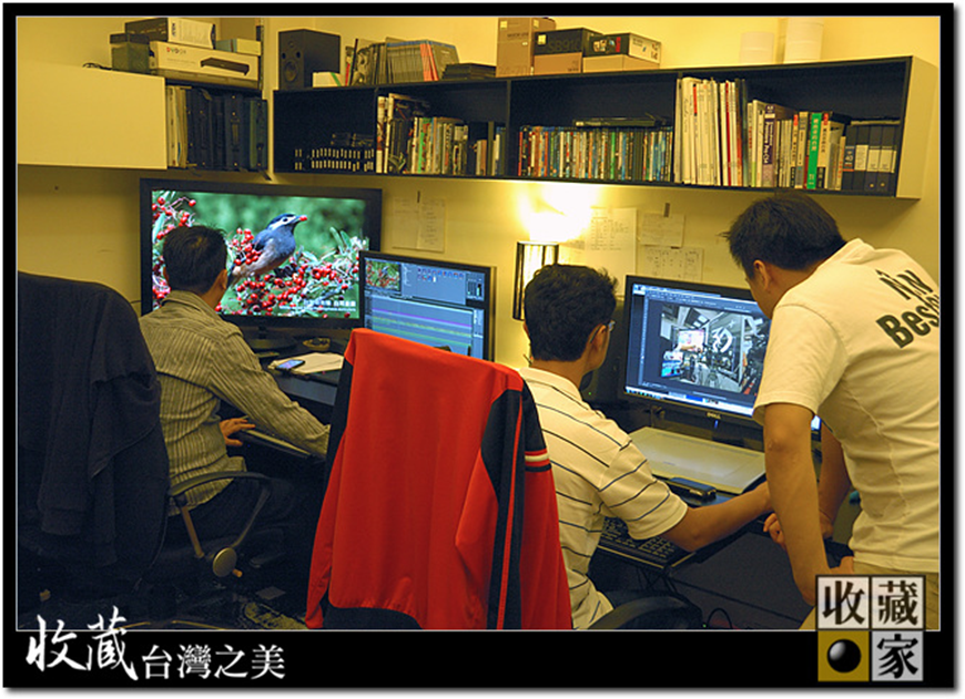 今天送防潮櫃來剛好碰到幾台重裝備都外拍工作去了,少了讓他們排排站安穩地保管在這台收藏家防潮櫃裡的拍攝機會