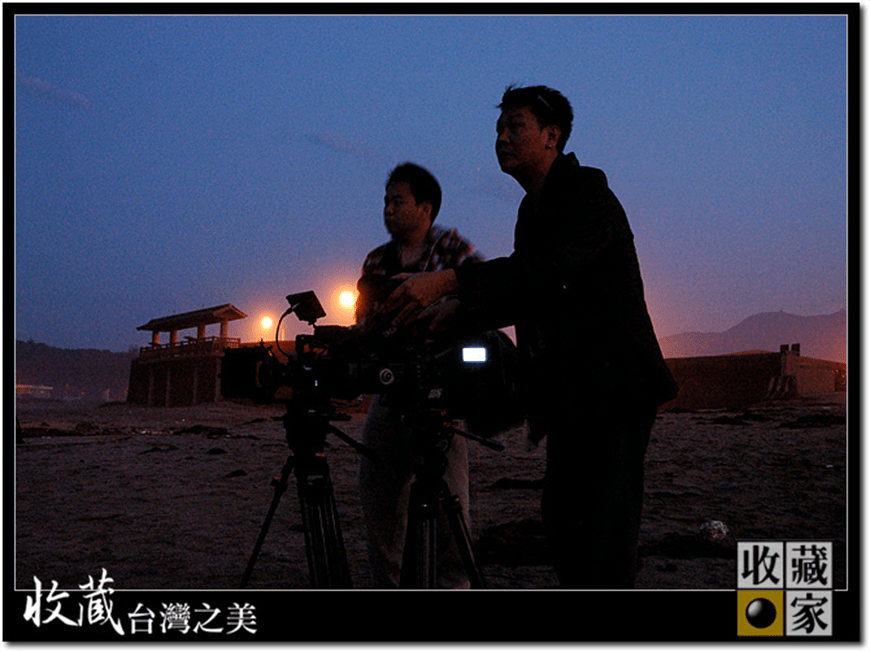 今天送防潮櫃來剛好碰到幾台重裝備都外拍工作去了,少了讓他們排排站安穩地保管在這台收藏家防潮櫃裡的拍攝機會