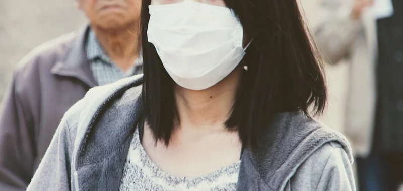 防疫期間出入公共場合勤戴口罩，做好自身的健康管理