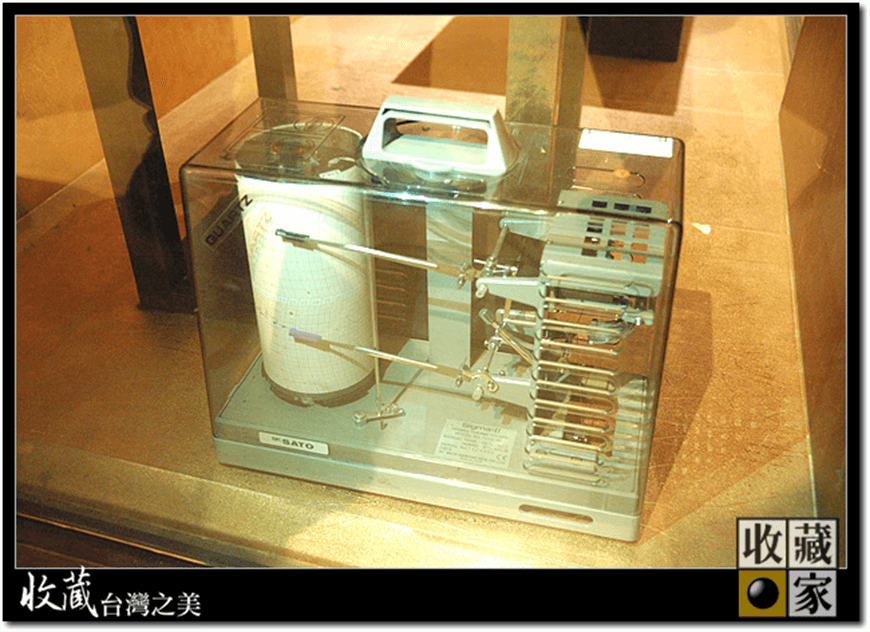 特別來介紹讓大家認識一下這台少見的儀器,日本SATO溫濕度記錄儀。