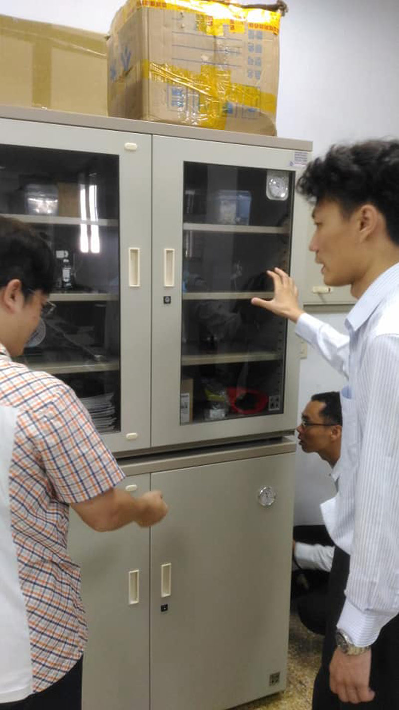  復旦高中電腦教室的收藏家AXH系列電子防潮箱