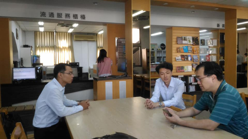 復旦高中圖書館陳主任與收藏家工作人員會面