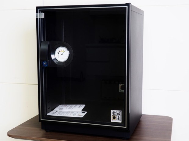 AD-72P 是收藏家全新改版電子防潮箱
