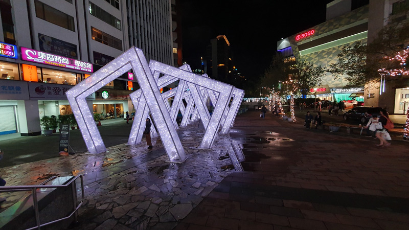 2019年末 台北東區廣場夜景
