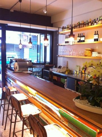 Humidity Controlled Storage for various dry foods in a Bar