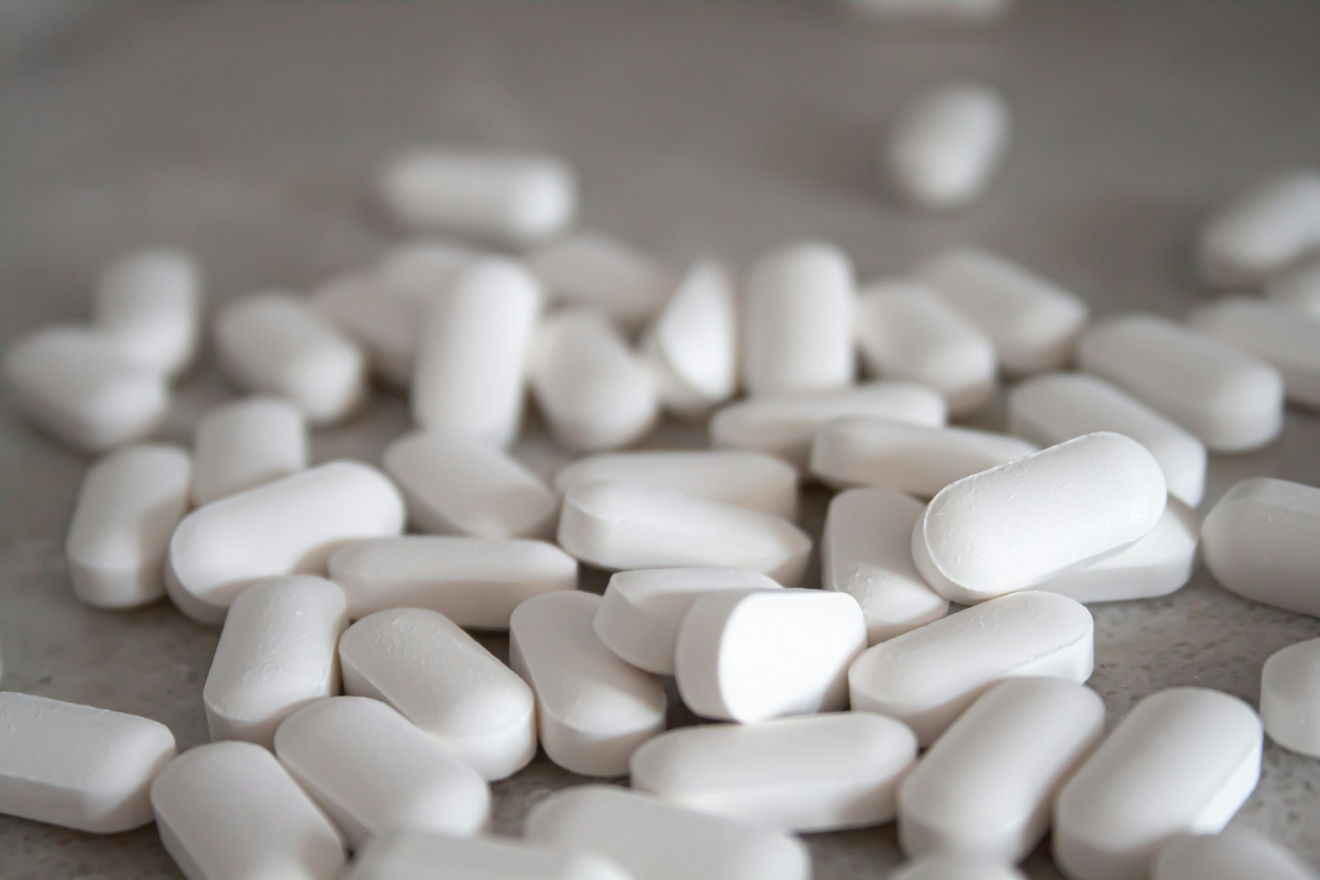 Humidity controlled storage in pharmaceutical applications